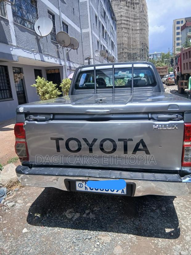 Toyota Hilux 2010 Gray