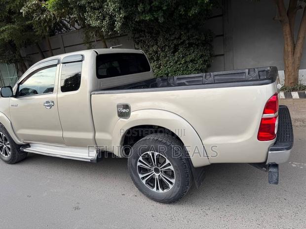 Toyota Hilux 2014 Gold