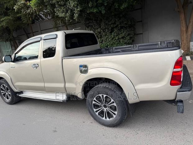 Toyota Hilux 2014 Gold