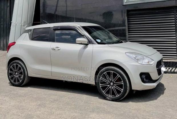 Suzuki Swift 2021 Silver