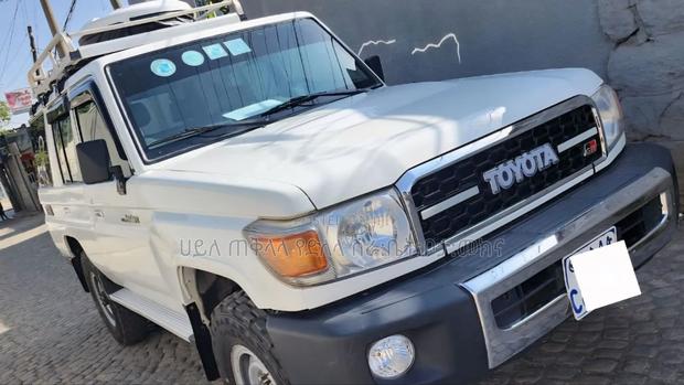 Toyota Land Cruiser 2014 Ivory