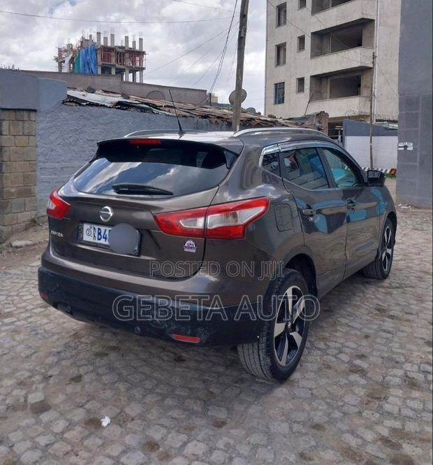 Nissan Qashqai 2017 Brown