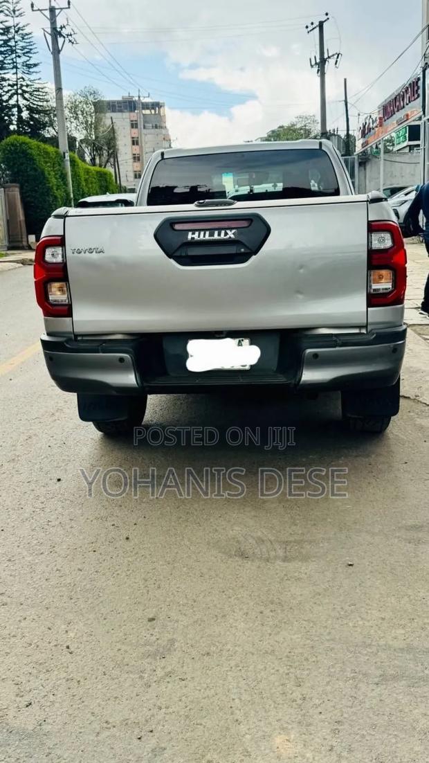 Toyota Hilux 2021 Silver