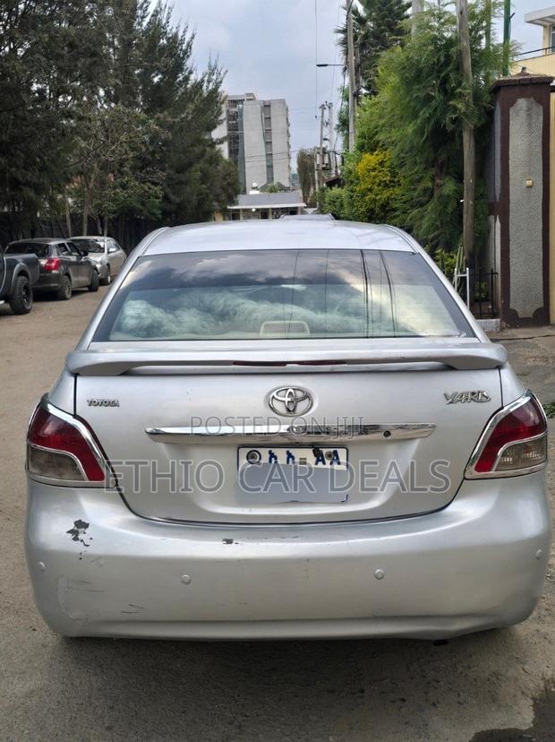 Toyota Yaris 2010 Silver