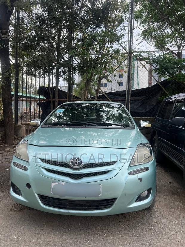 Toyota Yaris 2010 Green
