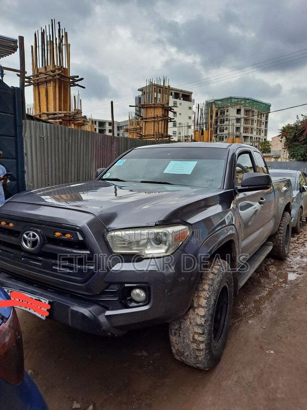 Toyota Tacoma 2017 Black