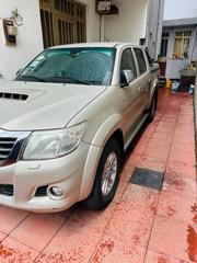 Toyota Hilux 2015 Gold for sale