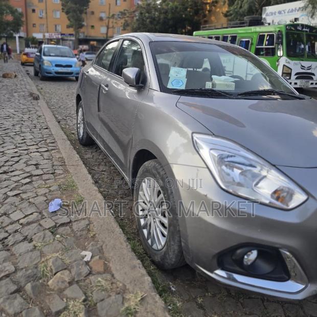 Suzuki Dzire 2022 Silver