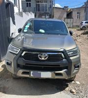 Toyota Hilux 2021 Gray for sale