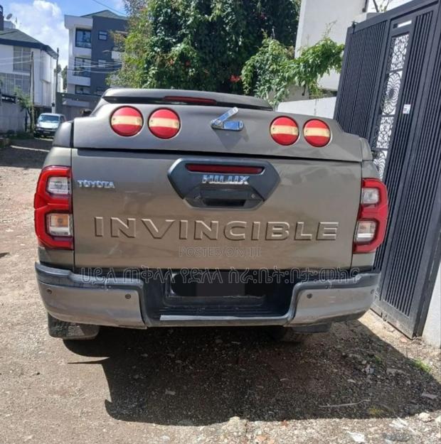 Toyota Hilux 2021 Gray