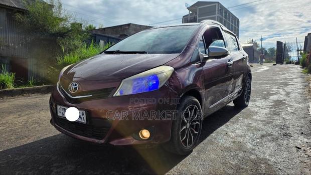 Toyota Yaris LE Hatchback 3dr 2012 Burgundy