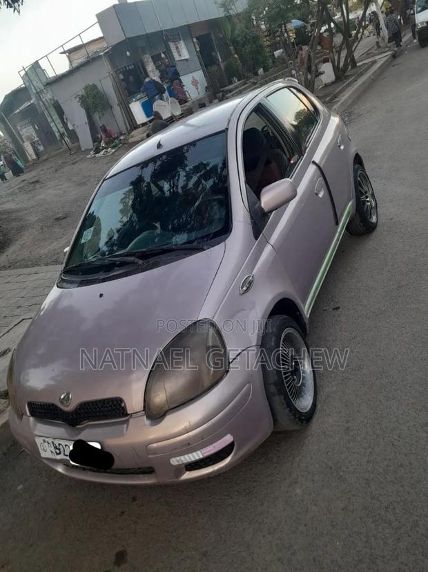 Toyota Vitz 2002 Silver