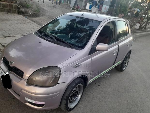 Toyota Vitz 2002 Silver