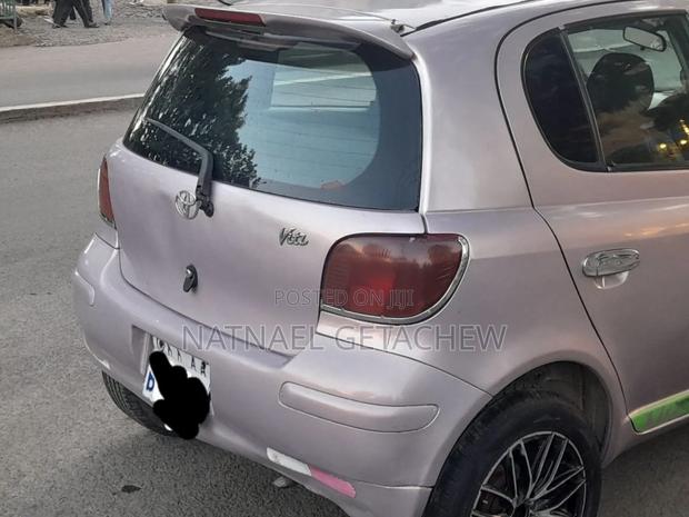 Toyota Vitz 2002 Silver