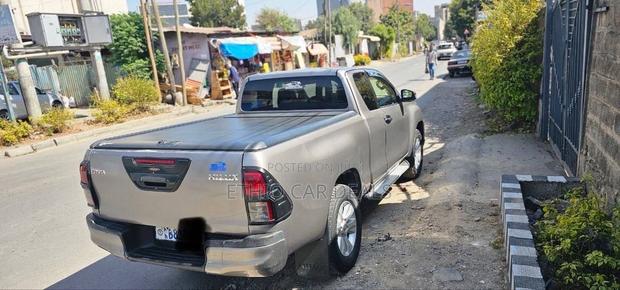 Toyota Hilux 2020 Gold