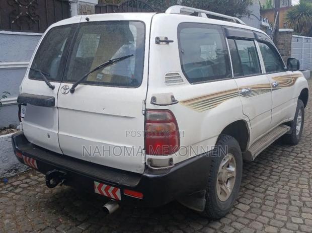 Toyota Land Cruiser 2004 White
