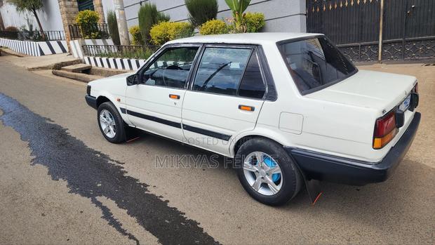 Toyota Corolla 1986 White