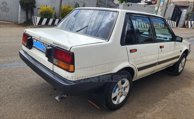 Toyota Corolla 1986 White