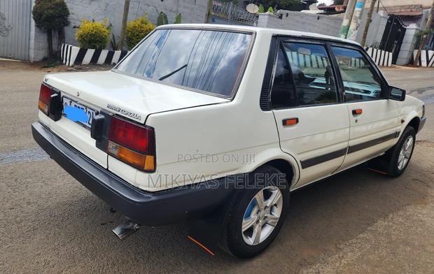 Toyota Corolla 1986 White