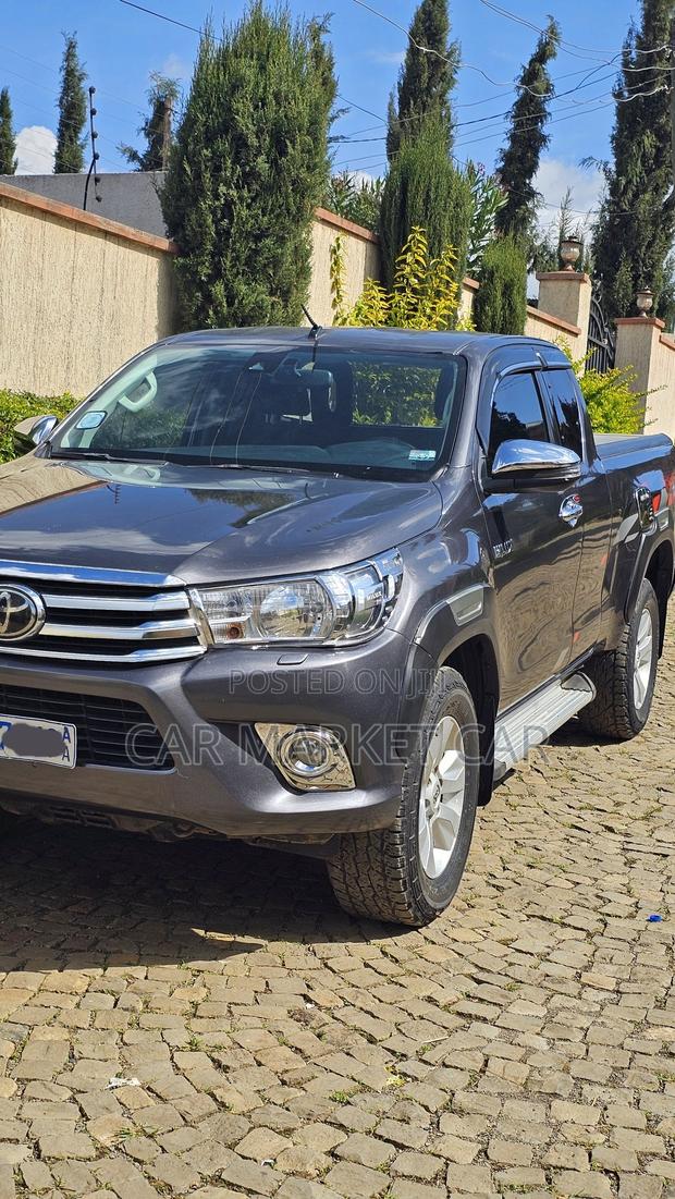 Toyota Hilux Revo Double Cab Deisel 2.4 AWD 2019 Gray
