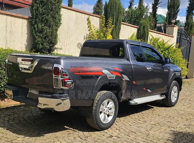 Toyota Hilux Revo Double Cab Deisel 2.4 AWD 2019 Gray