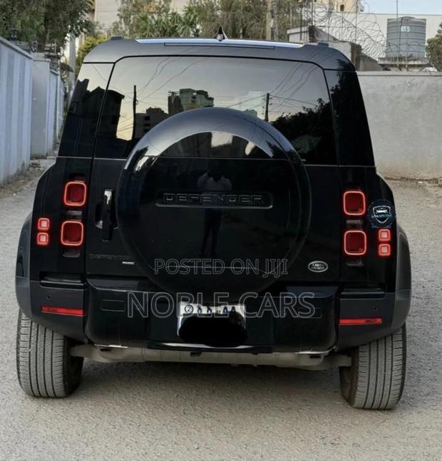 Land Rover Defender 2025 Matt Black