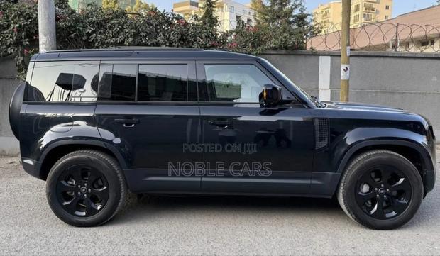Land Rover Defender 2025 Matt Black