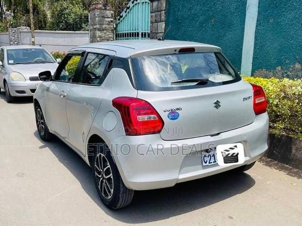 Suzuki Swift 2022 Silver