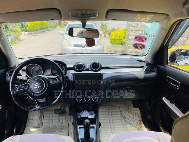 Suzuki Swift 2022 Silver