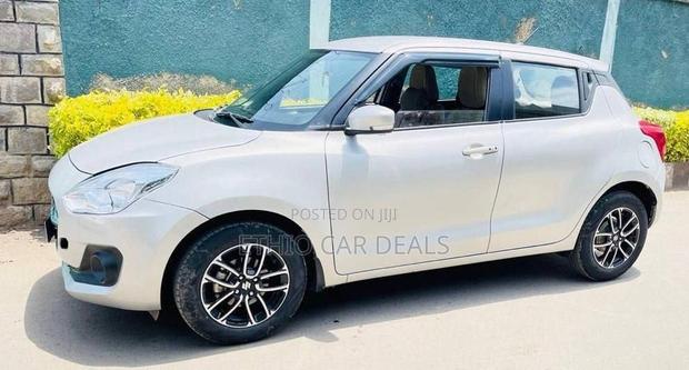 Suzuki Swift 2022 Silver