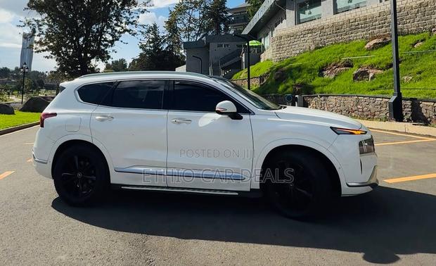 Hyundai Santa Fe 2023 White