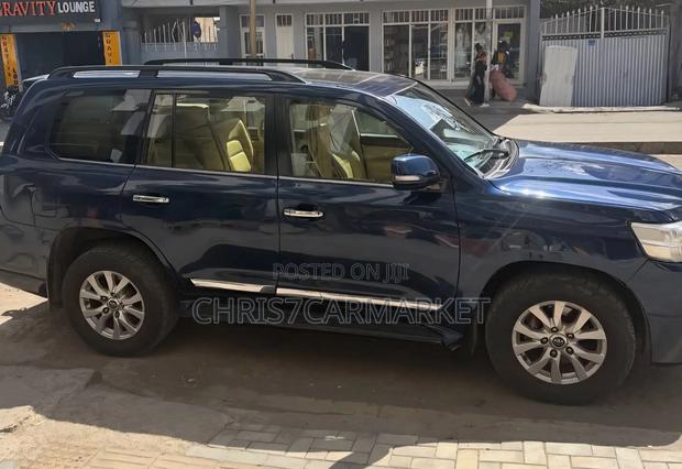 Toyota Land Cruiser 4.5 V8 VXR 2018 Blue