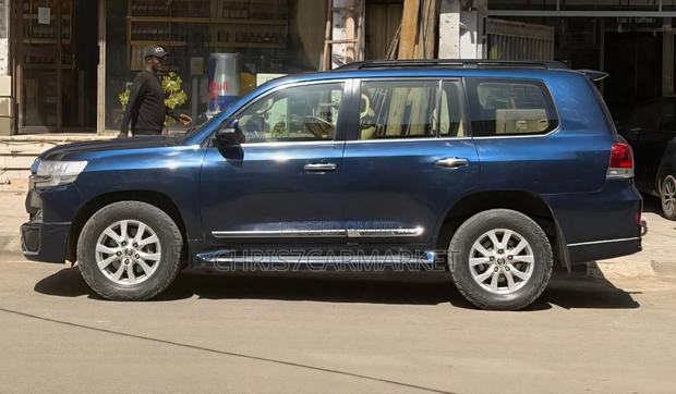 Toyota Land Cruiser 4.5 V8 VXR 2018 Blue