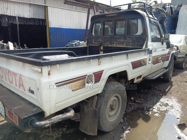 Toyota Land Cruiser 2016 White