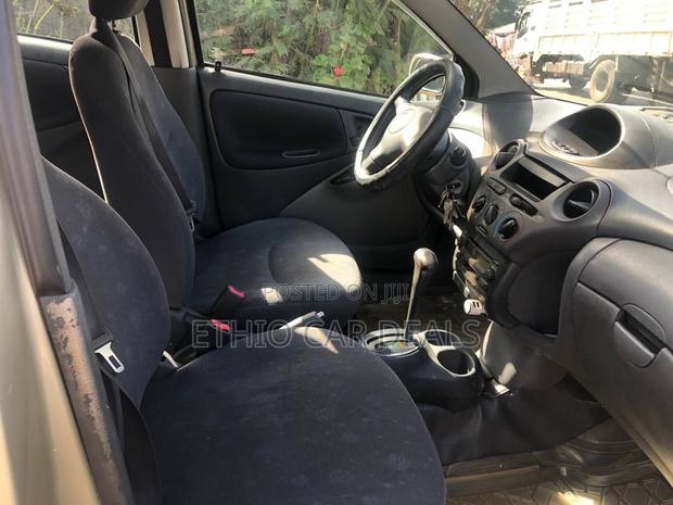 Toyota Vitz 2002 Gold