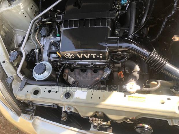Toyota Vitz 2002 Gold