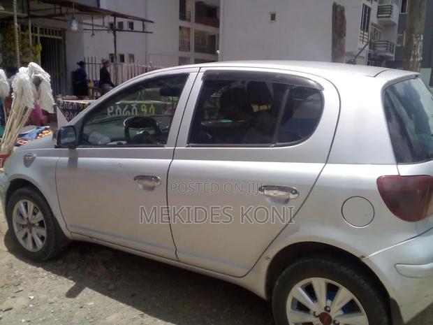 Toyota Vitz 2004 Silver
