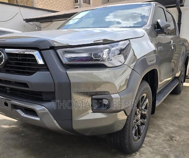 New Toyota Hilux 2025 Gold