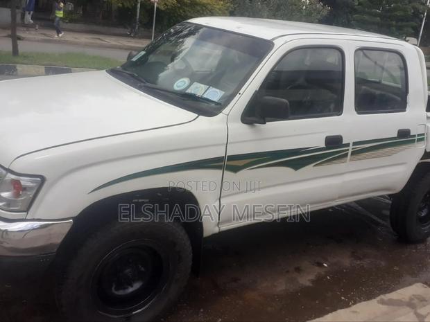 Toyota 4-Runner 2000 White
