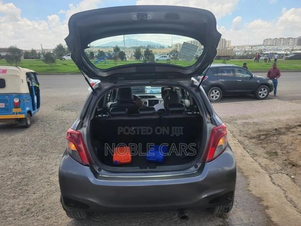 Toyota Yaris 2012 Gray