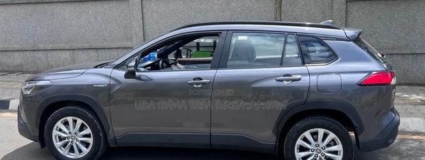 Toyota Corolla Cross Hybrid 2024 Maroon