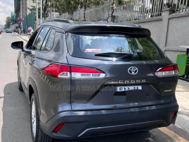Toyota Corolla Cross Hybrid 2024 Maroon