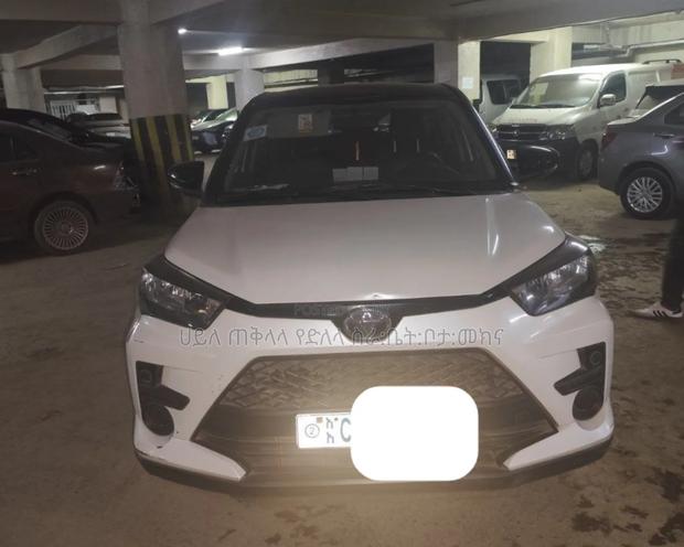 Toyota Raize 2023 Off white