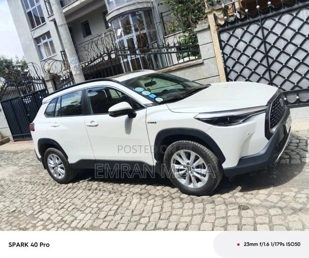 Toyota Corolla Cross Hybrid 2024 White