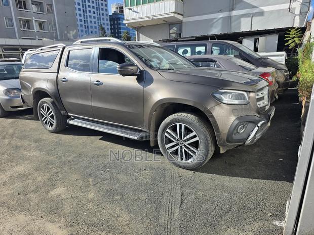 Mercedes-Benz X Class 2018 Brown