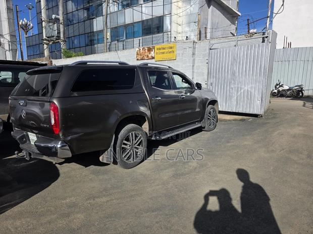 Mercedes-Benz X Class 2018 Brown