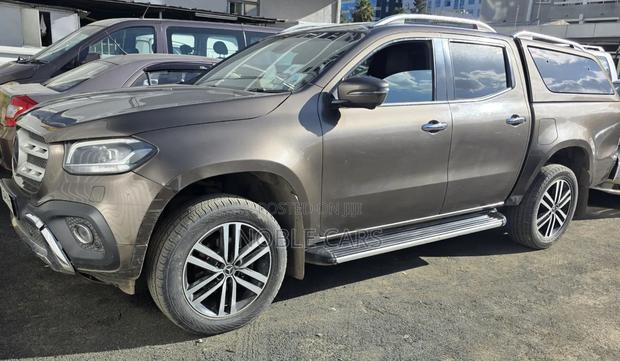 Mercedes-Benz X Class 2018 Brown
