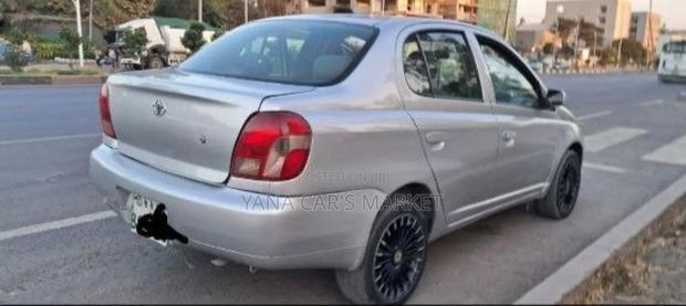 Toyota Platz 2001 Silver