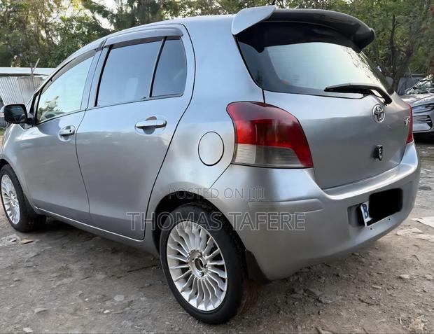 Toyota Yaris 2009 Gray