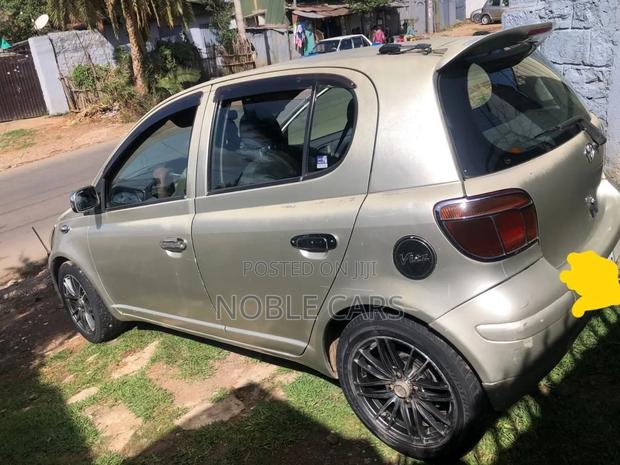 Toyota Vitz 2002 Gold